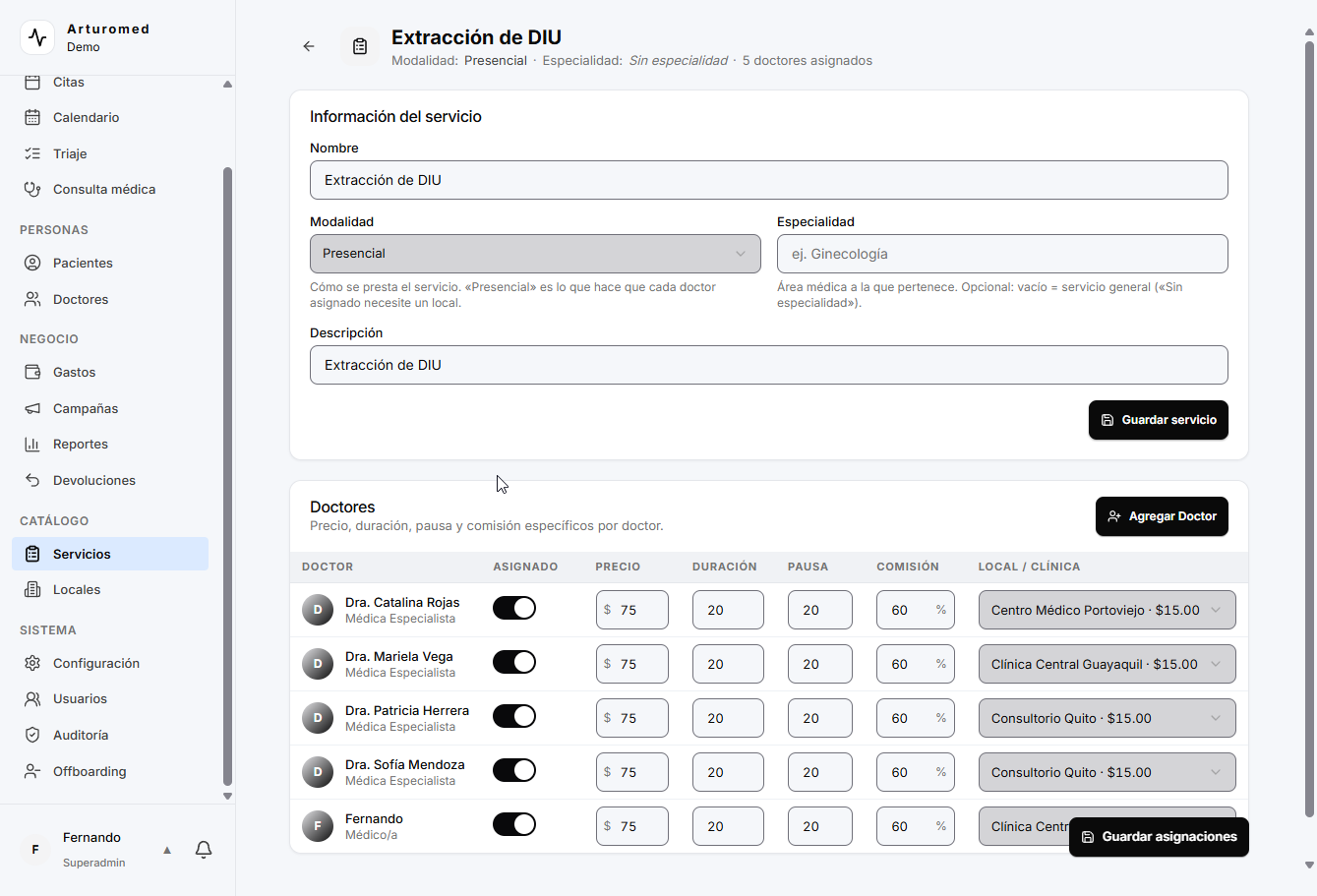 Panel de Arturomed: ficha de un servicio con doctores asignados, precio, duración y local